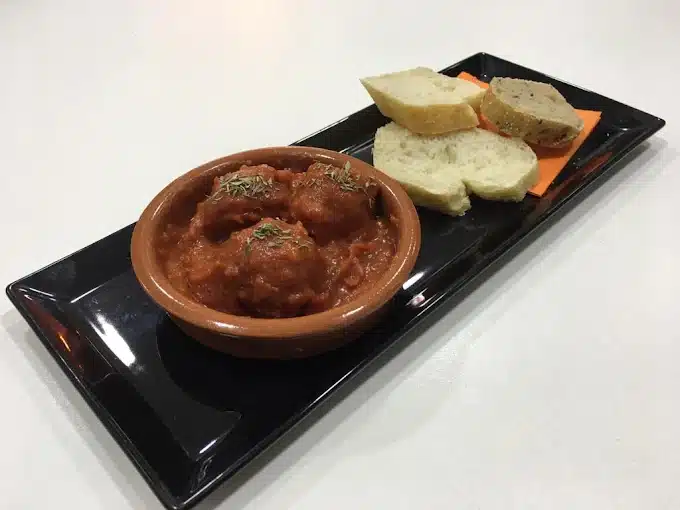 Selección de tapas andaluzas auténticas en Sevilla