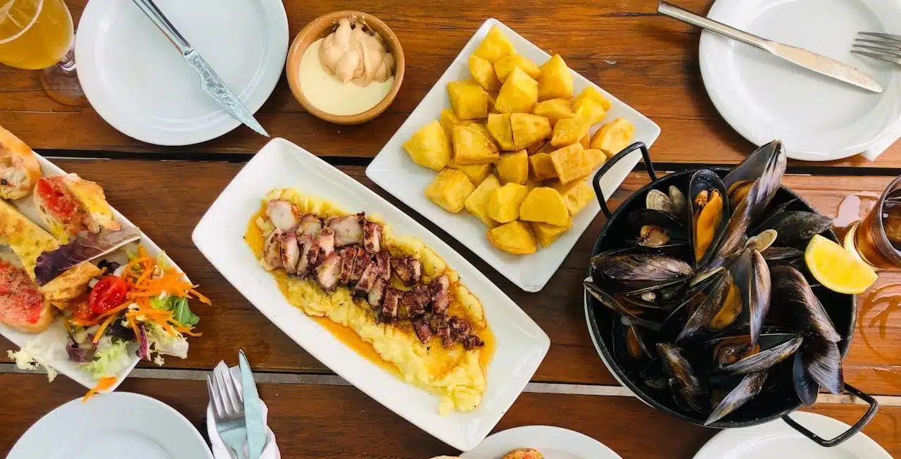 tapas típicas españolas y cultura del tapeo en Sevilla