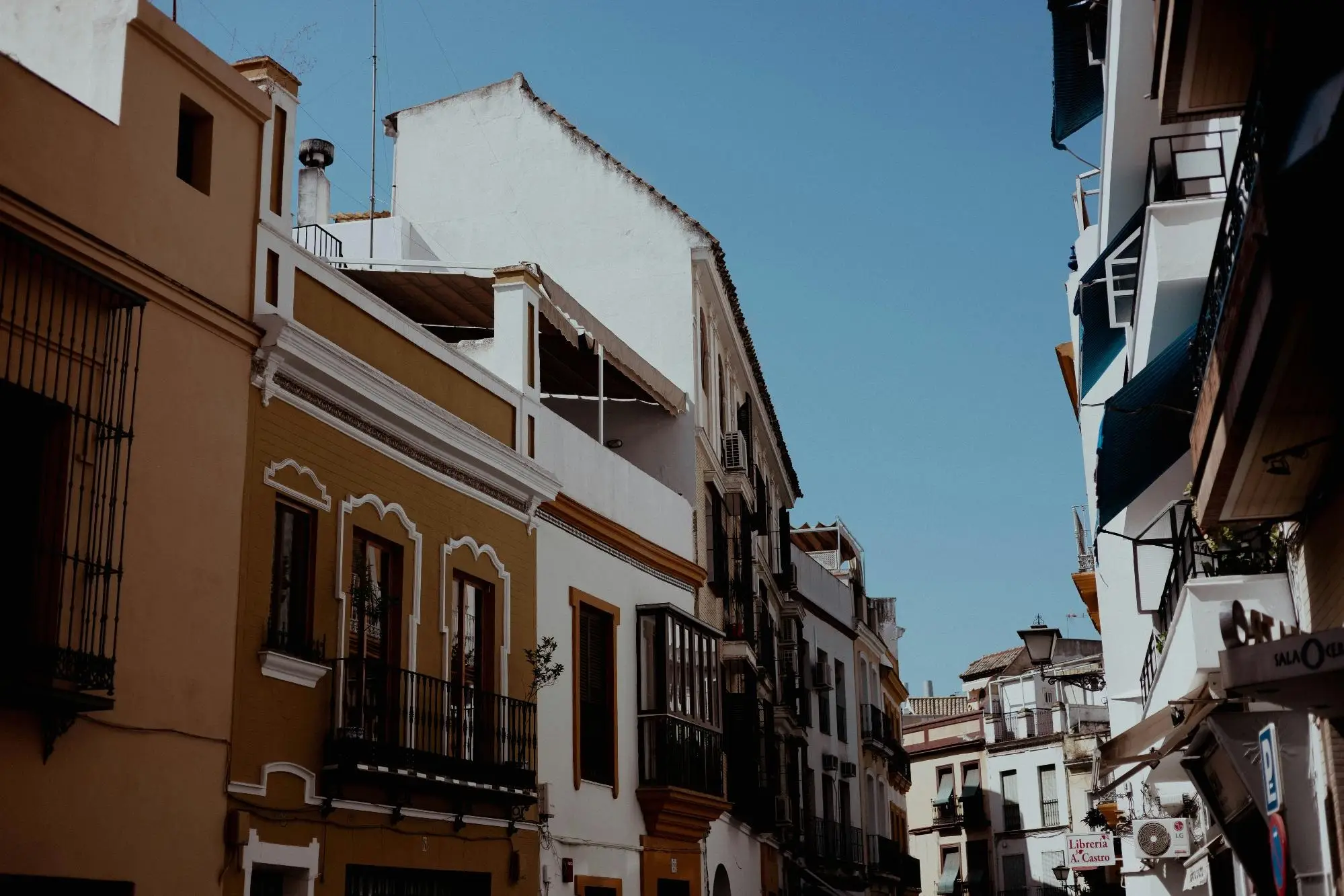 barrio de Triana a orillas del río